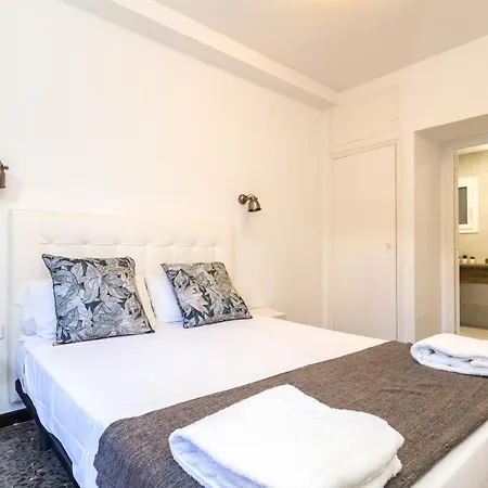 Find Calm At This Cozy City Sanctuary With Terrace Barcelona Buitenkant foto