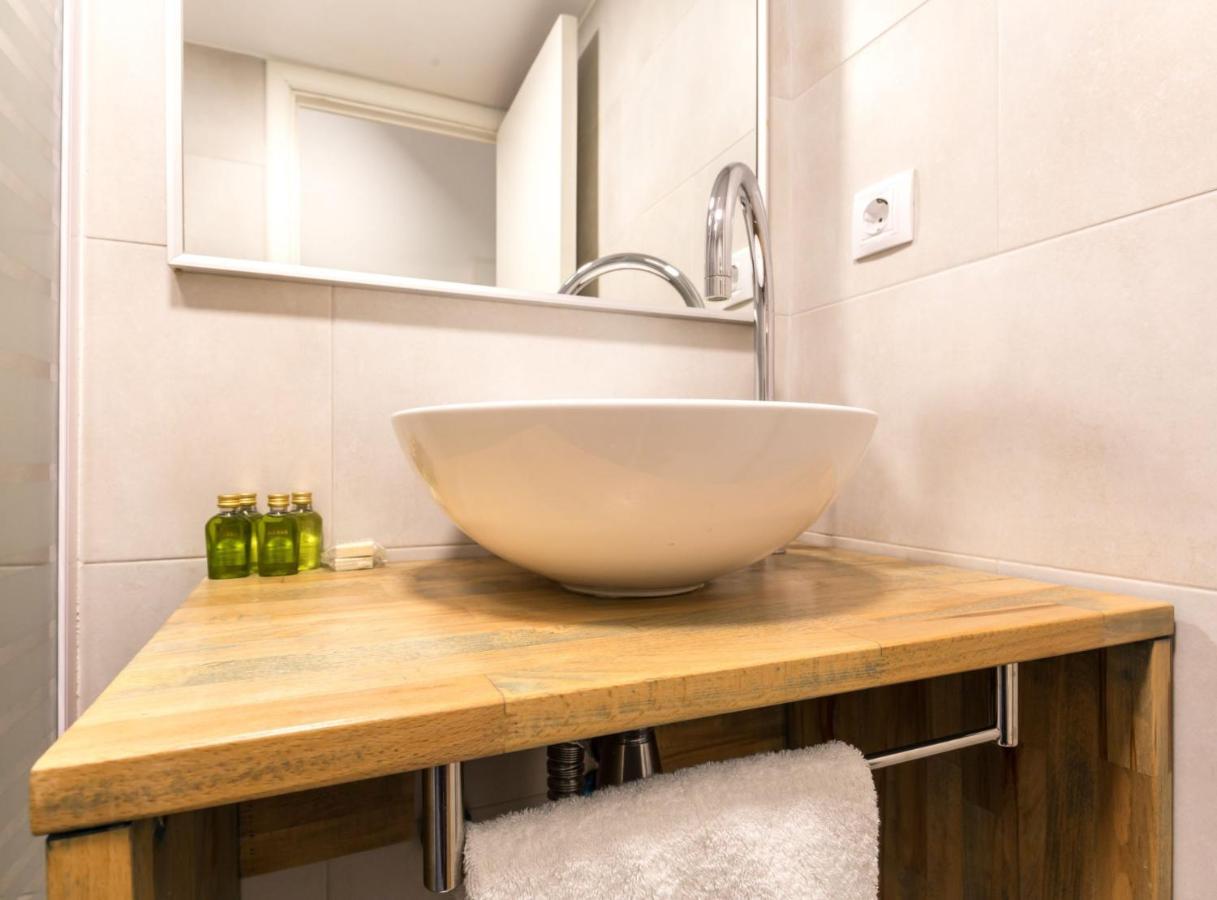 Find Calm At Cozy Sanctuary With Terrace Apartment *